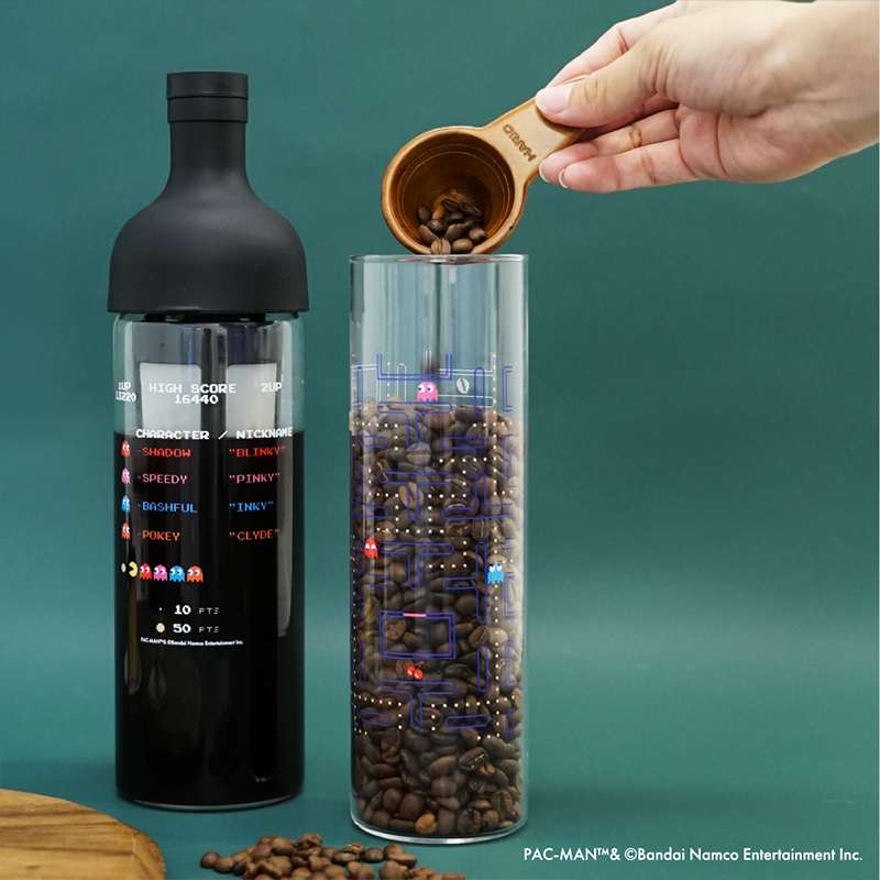 HARIO x Pac-Man crossover cold brew coffee set adding coffee beans to canister